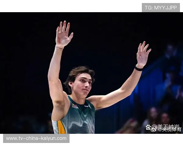 美国骑手斯蒂芬·彼得斯在巴黎奥运会上代表美国队参赛，尽管未能获得奖牌，但展现了丰富经验。